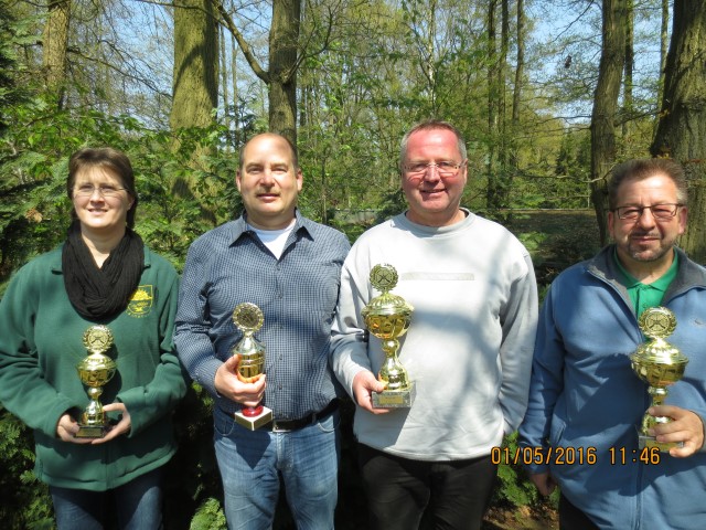 v. l. Anke Rosentreter, Ralph Müller, Sieger Ralf Wetzel und Dietmar Eisenbarth